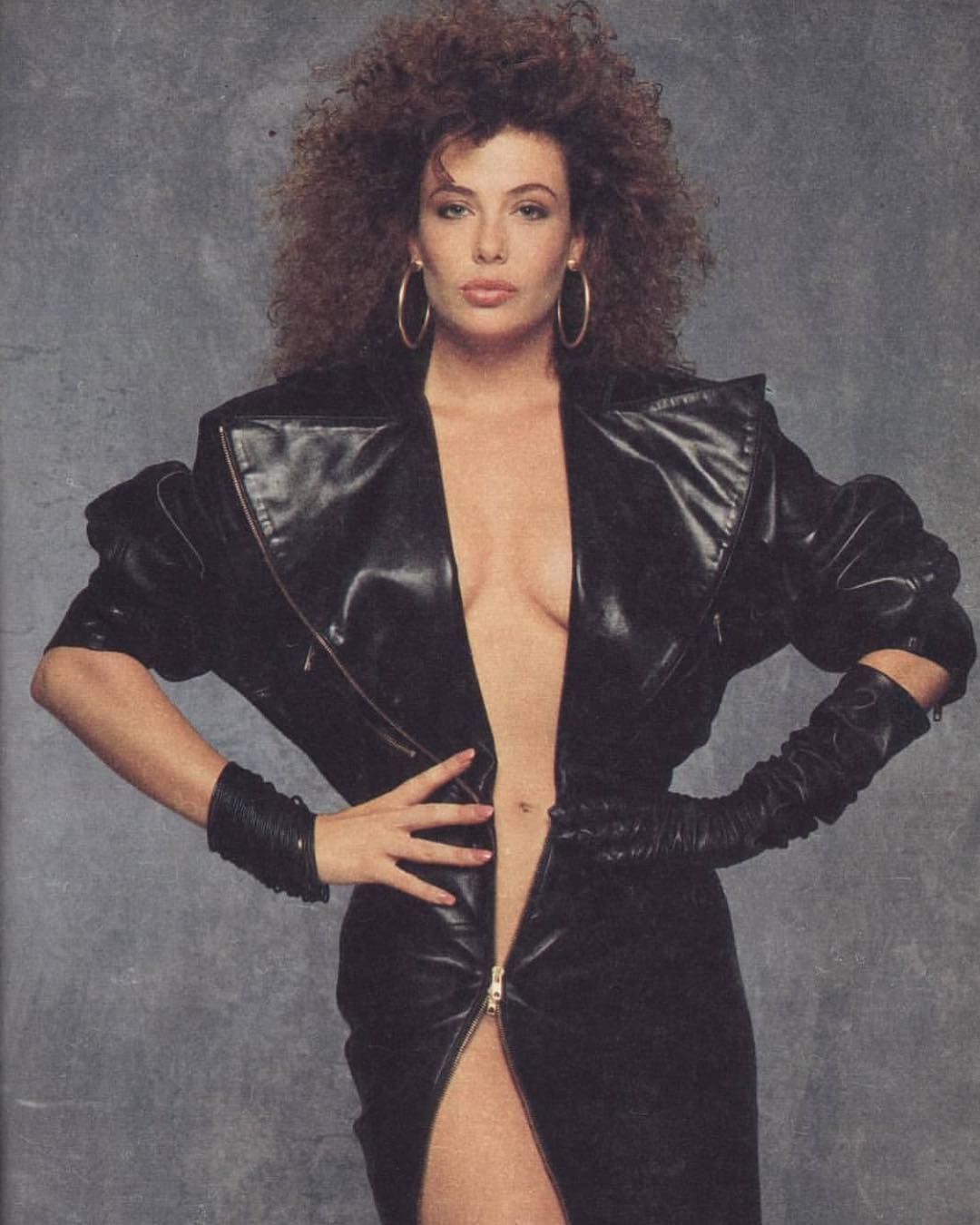 Kelly lebrock boobs